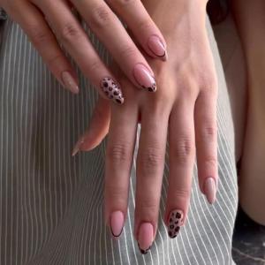 imageBABALAL Press on Nails Oval Medium Fake Nails Red White Polka Dot Design Star Y2k Glue on Acrylic Nails 24Pcs Glossy Round Manicure Trendy SuppliesCRJH07leopard